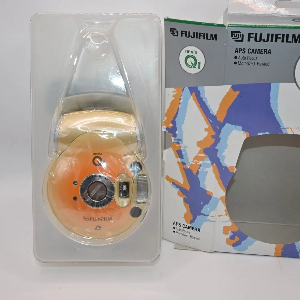 Fujifilm Nexia Q1 Point & Shoot 22mm Film Camera  Auto Focus Shiny Orange NEW